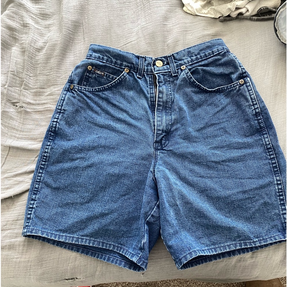 Chic Jean Shorts / Size 8 Wmns